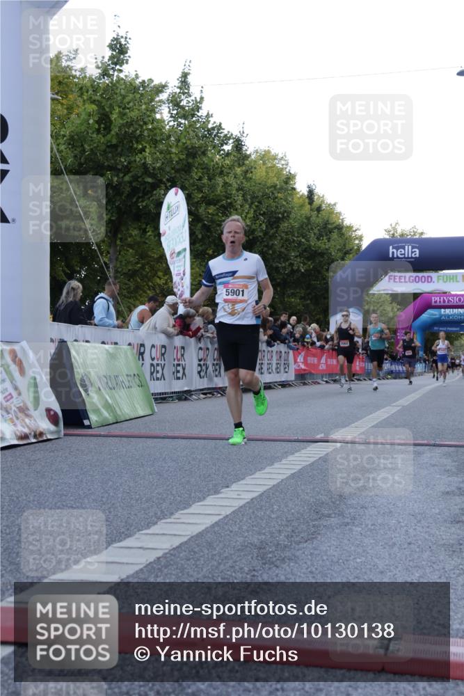 06.09.2026 - CURREX Alsterlauf Yannick Fuchs http://msf.ph/oto/10130138 06.09.2026 09:38:01 Ziel 2562, 2802, 3382, 4176, 5901, 6001, 6300, 8011 meine-sportfotos.de