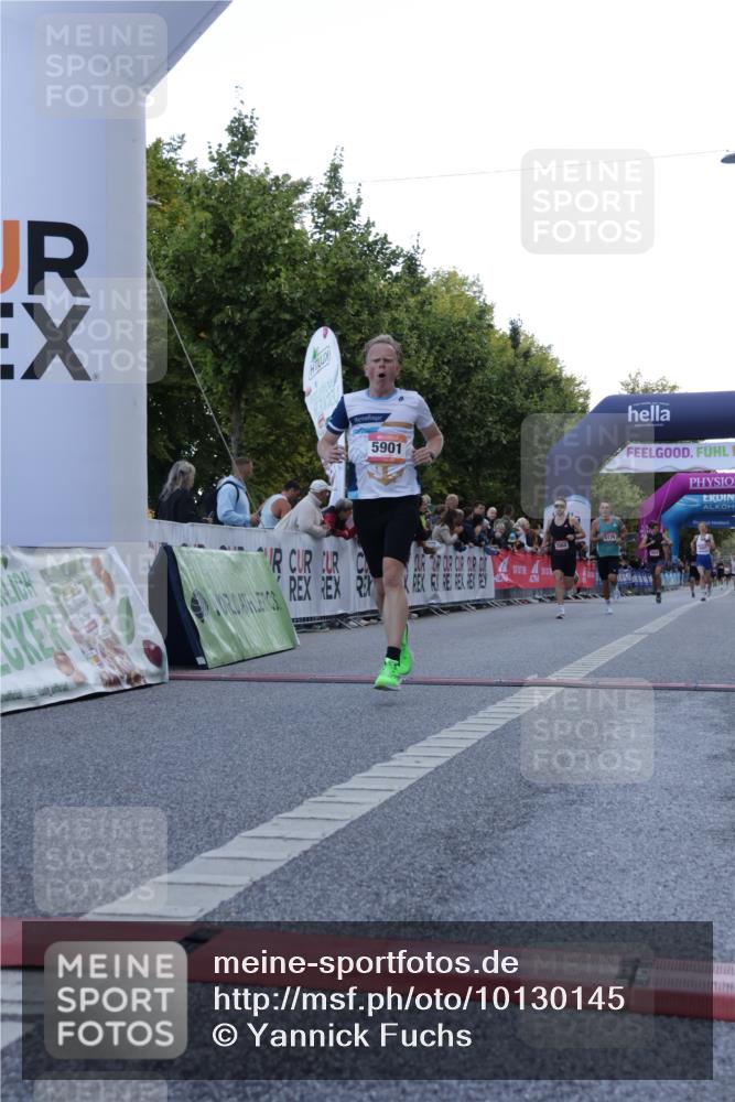 06.09.2026 - CURREX Alsterlauf Yannick Fuchs http://msf.ph/oto/10130145 06.09.2026 09:38:01 Ziel 2562, 2802, 3382, 4176, 5901, 6001, 6300, 8011 meine-sportfotos.de