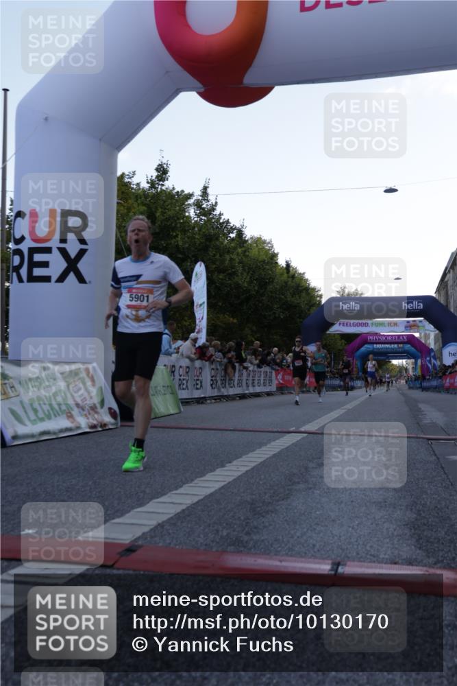 06.09.2026 - CURREX Alsterlauf Yannick Fuchs http://msf.ph/oto/10130170 06.09.2026 09:38:02 Ziel 2562, 2802, 3382, 4176, 5901, 6001, 6003, 6300, 8011 meine-sportfotos.de