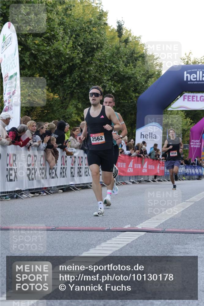 06.09.2026 - CURREX Alsterlauf Yannick Fuchs http://msf.ph/oto/10130178 06.09.2026 09:38:04 Ziel 2562, 4176, 5658, 5901, 6003, 8011 meine-sportfotos.de