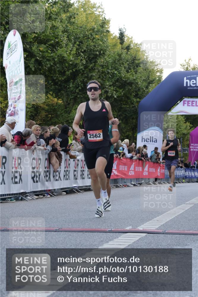06.09.2026 - CURREX Alsterlauf Yannick Fuchs http://msf.ph/oto/10130188 06.09.2026 09:38:04 Ziel 2562, 4176, 5658, 5901, 6003, 8011 meine-sportfotos.de