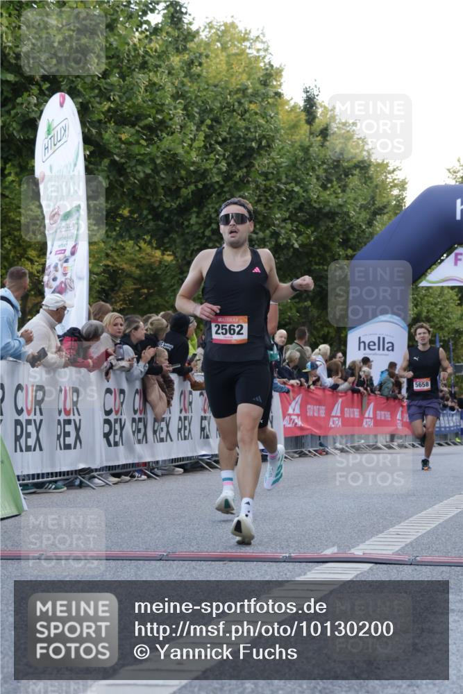 06.09.2026 - CURREX Alsterlauf Yannick Fuchs http://msf.ph/oto/10130200 06.09.2026 09:38:04 Ziel 2562, 4176, 5658, 5901, 6003, 8011 meine-sportfotos.de
