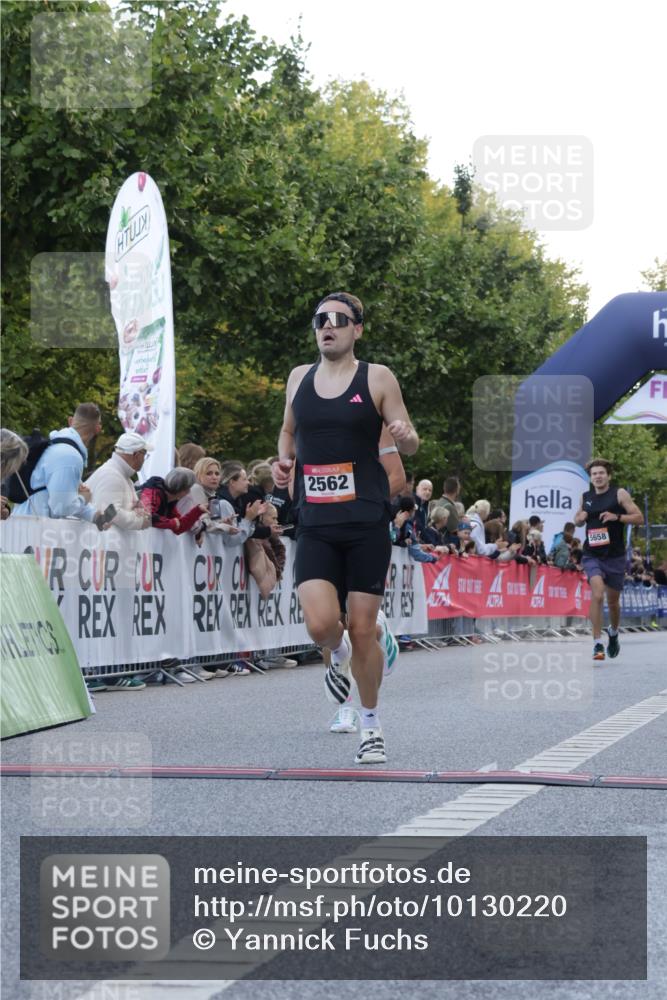 06.09.2026 - CURREX Alsterlauf Yannick Fuchs http://msf.ph/oto/10130220 06.09.2026 09:38:04 Ziel 2562, 4176, 5658, 5901, 6003, 8011 meine-sportfotos.de
