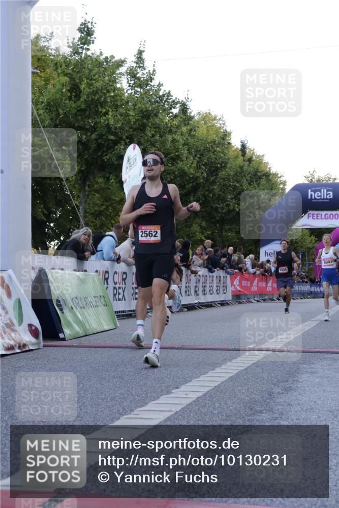 06.09.2026 - CURREX Alsterlauf Yannick Fuchs http://msf.ph/oto/10130231 06.09.2026 09:38:05 Ziel 2562, 4176, 5658, 5901, 6003, 8011 meine-sportfotos.de