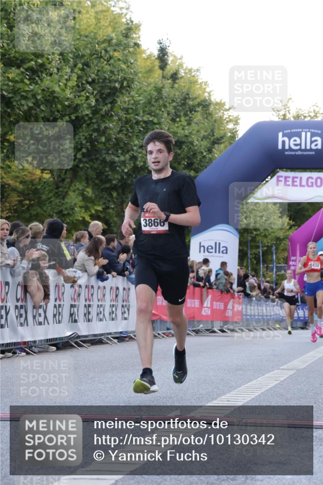 06.09.2026 - CURREX Alsterlauf Yannick Fuchs http://msf.ph/oto/10130342 06.09.2026 09:38:10 Ziel 2562, 3866, 4176, 4432, 5658, 6003 meine-sportfotos.de