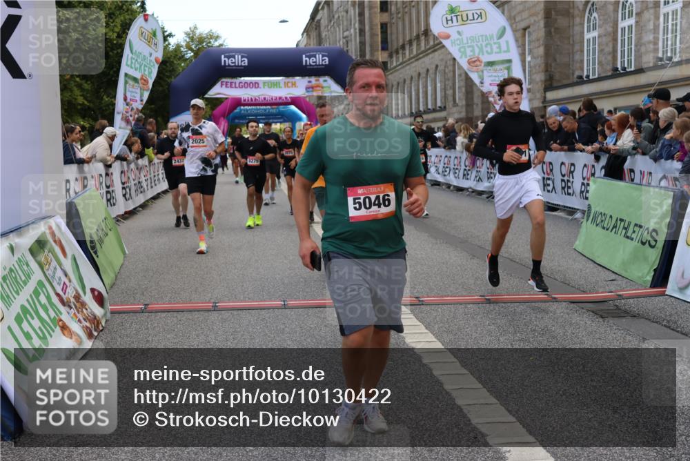 06.09.2026 - CURREX Alsterlauf Strokosch-Dieckow http://msf.ph/oto/10130422 06.09.2026 10:04:24 Ziel 2025, 2303, 2437, 3435, 3711, 3959, 3962, 4119, 4131, 4376, 4630, 4812, 5046, 5713, 5718, 5816, 6193 meine-sportfotos.de