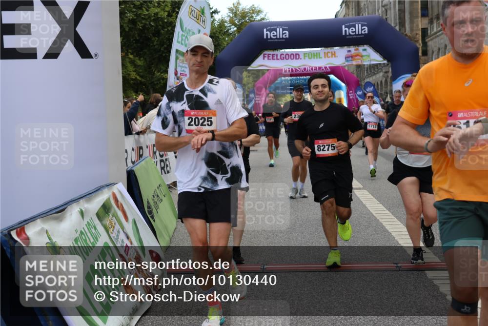 06.09.2026 - CURREX Alsterlauf Strokosch-Dieckow http://msf.ph/oto/10130440 06.09.2026 10:04:26 Ziel 2025, 2303, 2437, 2581, 3435, 3696, 3711, 3959, 3962, 4131, 4179, 4376, 4630, 4768, 4812, 5046, 5718, 5816, 6193 meine-sportfotos.de
