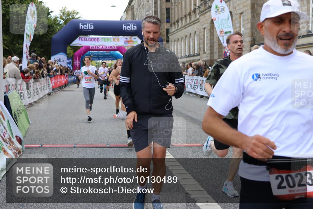 06.09.2026 - CURREX Alsterlauf Strokosch-Dieckow http://msf.ph/oto/10130489 06.09.2026 09:51:36 Ziel 2023, 3286, 3733, 4210, 4985, 4987, 5230, 5525, 5596, 5814, 5847, 6411, 6490, 8085 meine-sportfotos.de