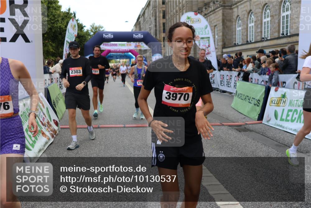 06.09.2026 - CURREX Alsterlauf Strokosch-Dieckow http://msf.ph/oto/10130537 06.09.2026 10:04:30 Ziel 2025, 2303, 2437, 2581, 2988, 2991, 2993, 3435, 3696, 3711, 3807, 4179, 4376, 4630, 4768, 4812, 5071, 5644, 5718, 5816, 6193 meine-sportfotos.de