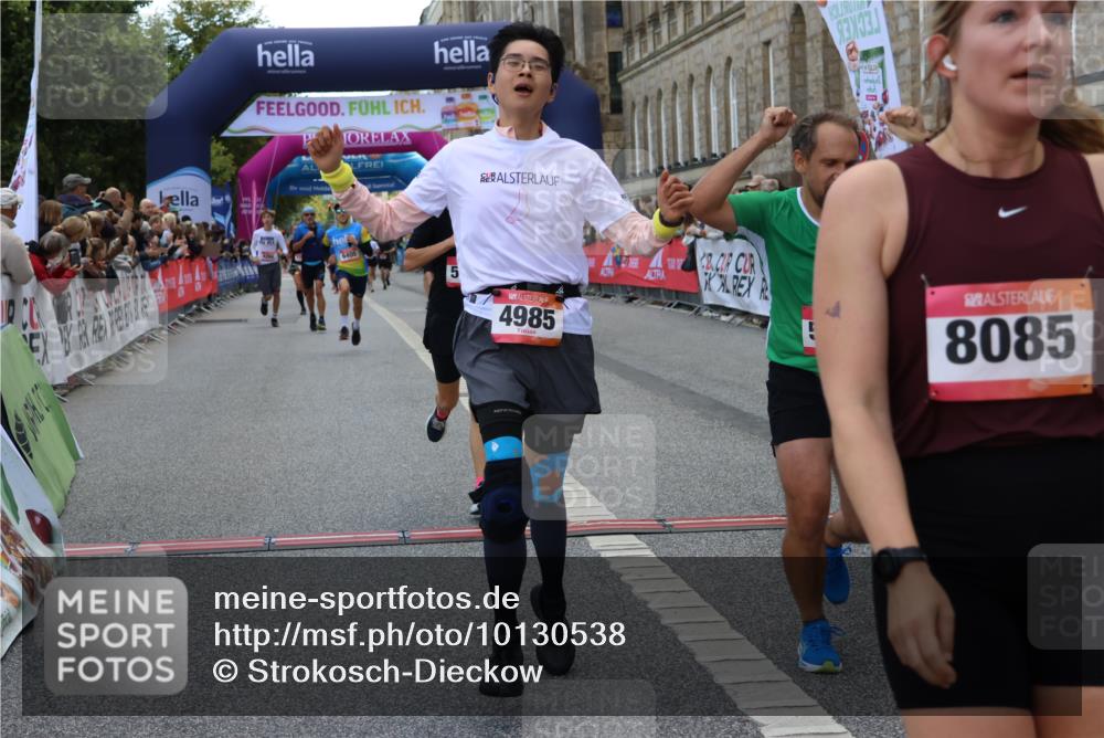 06.09.2026 - CURREX Alsterlauf Strokosch-Dieckow http://msf.ph/oto/10130538 06.09.2026 09:51:40 Ziel 2023, 2542, 3733, 4210, 4427, 4729, 4985, 4987, 5230, 5525, 5596, 5814, 5847, 6405, 6411, 6453, 8085, 8332 meine-sportfotos.de