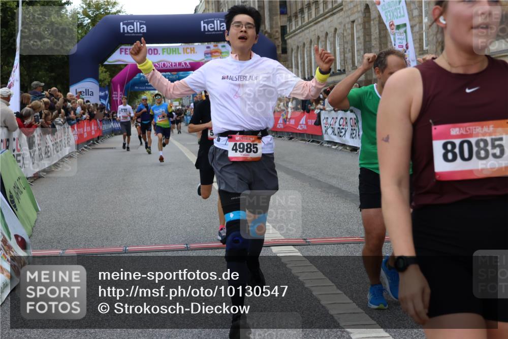 06.09.2026 - CURREX Alsterlauf Strokosch-Dieckow http://msf.ph/oto/10130547 06.09.2026 09:51:40 Ziel 2023, 2542, 3733, 4210, 4427, 4729, 4985, 4987, 5230, 5525, 5596, 5814, 5847, 6405, 6411, 6453, 8085, 8332 meine-sportfotos.de