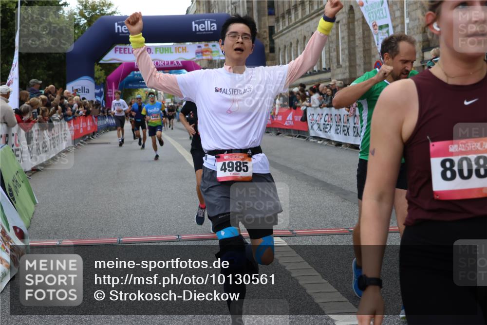 06.09.2026 - CURREX Alsterlauf Strokosch-Dieckow http://msf.ph/oto/10130561 06.09.2026 09:51:40 Ziel 2023, 2542, 3733, 4210, 4427, 4729, 4985, 4987, 5230, 5525, 5596, 5814, 5847, 6405, 6411, 6453, 8085, 8332 meine-sportfotos.de