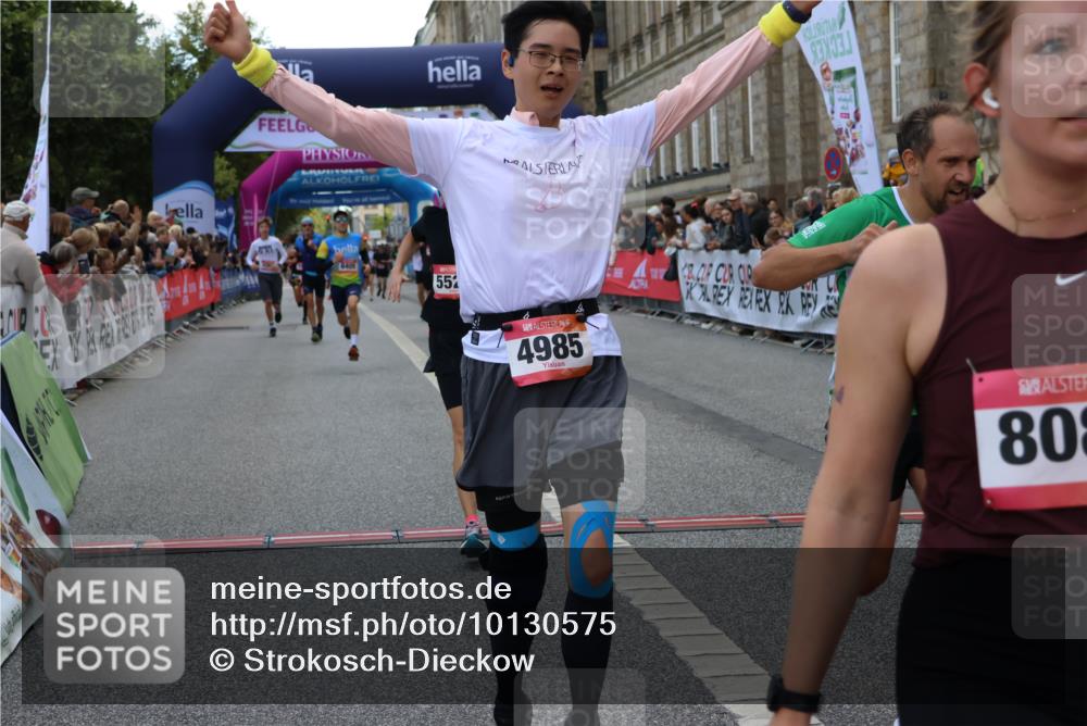 06.09.2026 - CURREX Alsterlauf Strokosch-Dieckow http://msf.ph/oto/10130575 06.09.2026 09:51:40 Ziel 2023, 2542, 3733, 4210, 4427, 4729, 4985, 4987, 5230, 5525, 5596, 5814, 5847, 6405, 6411, 6453, 8085, 8332 meine-sportfotos.de
