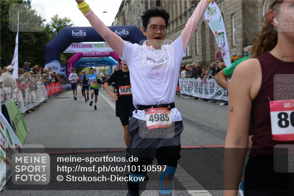 06.09.2026 - CURREX Alsterlauf Strokosch-Dieckow http://msf.ph/oto/10130597 06.09.2026 09:51:40 Ziel 2023, 2542, 3733, 4210, 4427, 4729, 4985, 4987, 5230, 5525, 5596, 5814, 5847, 6405, 6411, 6453, 8085, 8332 meine-sportfotos.de