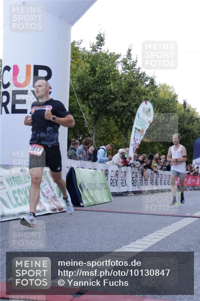 06.09.2026 - CURREX Alsterlauf Yannick Fuchs http://msf.ph/oto/10130847 06.09.2026 09:38:44 Ziel 2214, 2326, 3817, 5469, 5739, 6260, 8010, 8013 meine-sportfotos.de