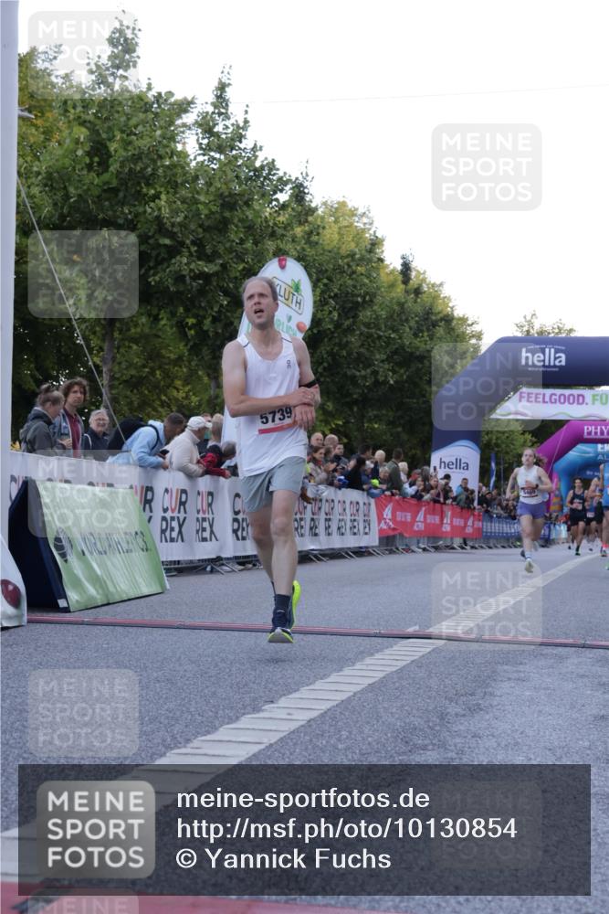 06.09.2026 - CURREX Alsterlauf Yannick Fuchs http://msf.ph/oto/10130854 06.09.2026 09:38:45 Ziel 2326, 3817, 5469, 5739, 6260, 8010, 8013 meine-sportfotos.de