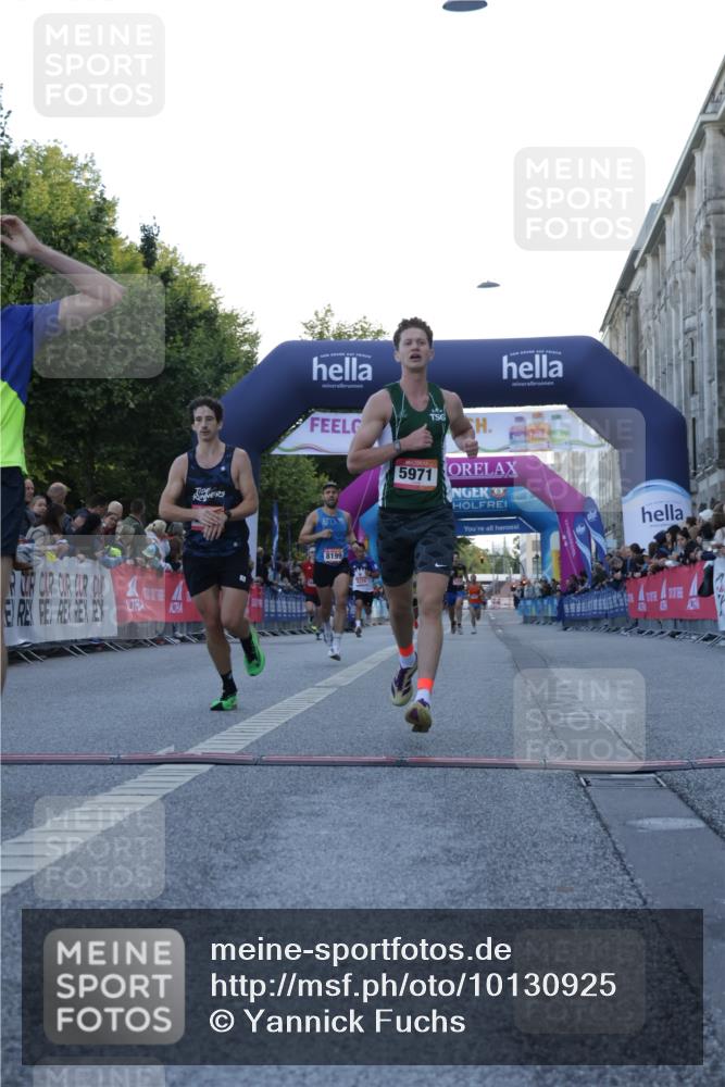 06.09.2026 - CURREX Alsterlauf Yannick Fuchs http://msf.ph/oto/10130925 06.09.2026 09:38:50 Ziel 2371, 3817, 5469, 5739, 5971, 6284, 8010, 8013, 8199 meine-sportfotos.de
