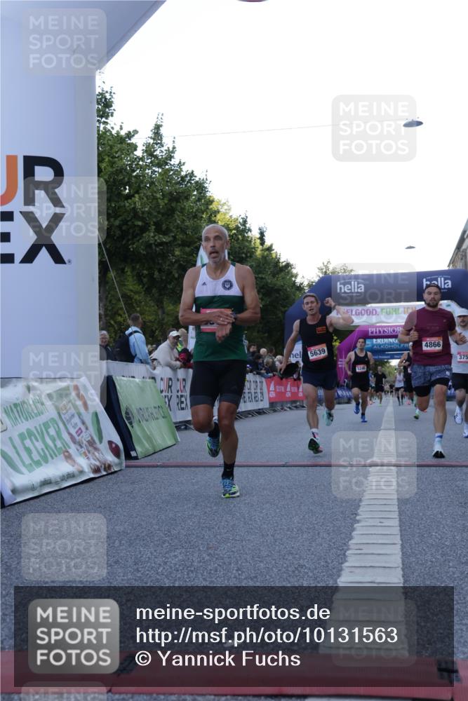 06.09.2026 - CURREX Alsterlauf Yannick Fuchs http://msf.ph/oto/10131563 06.09.2026 09:39:24 Ziel 2739, 2948, 3759, 3972, 4074, 4698, 4866, 5246, 5639, 5685, 5967 meine-sportfotos.de