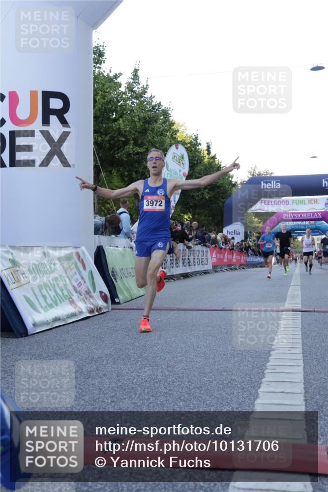 06.09.2026 - CURREX Alsterlauf Yannick Fuchs http://msf.ph/oto/10131706 06.09.2026 09:39:28 Ziel 2739, 3270, 3759, 3972, 4163, 4698, 4866, 5246, 5334, 5339, 5639, 5803, 5967 meine-sportfotos.de