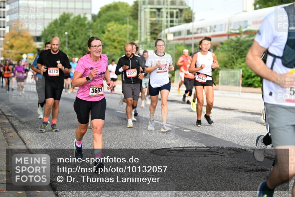 06.09.2026 - CURREX Alsterlauf Dr. Thomas Lammeyer http://msf.ph/oto/10132057 06.09.2026 09:55:54 Laufen 6213, 3651, 2227, 71814, 3535, 3542, 5 meine-sportfotos.de