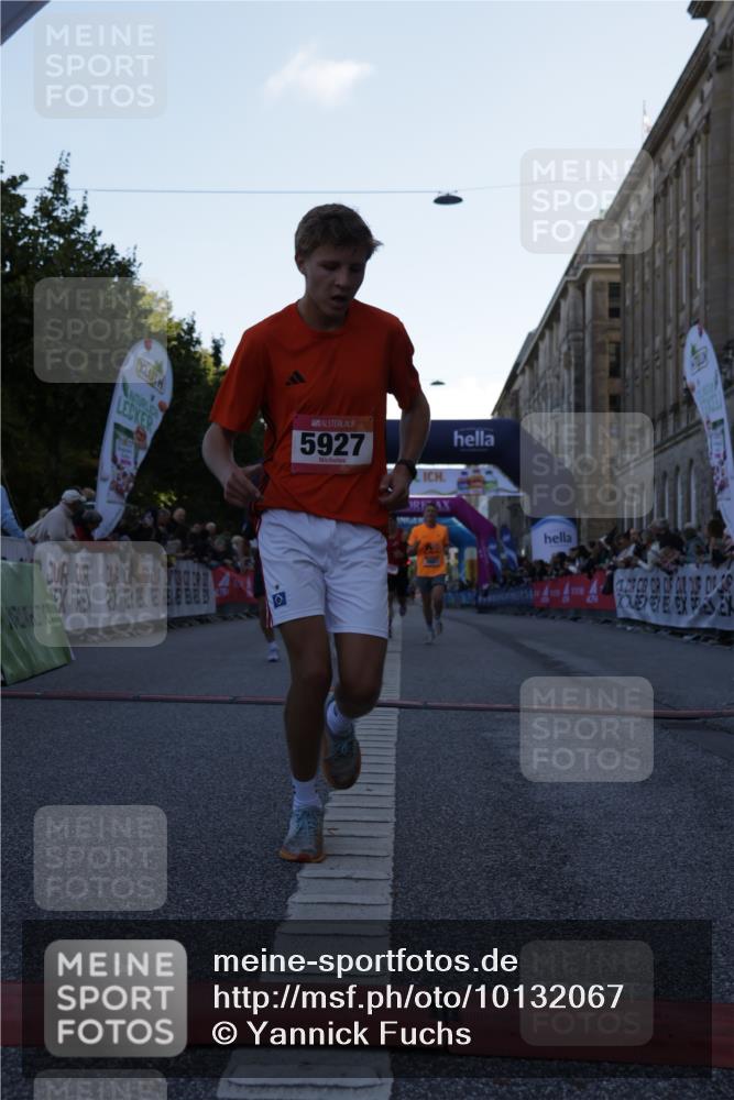 06.09.2026 - CURREX Alsterlauf Yannick Fuchs http://msf.ph/oto/10132067 06.09.2026 09:39:52 Ziel 2858, 3667, 3731, 3928, 4245, 4502, 5134, 5152, 5404, 5927, 5996, 6066, 6261, 8012, 8254 meine-sportfotos.de