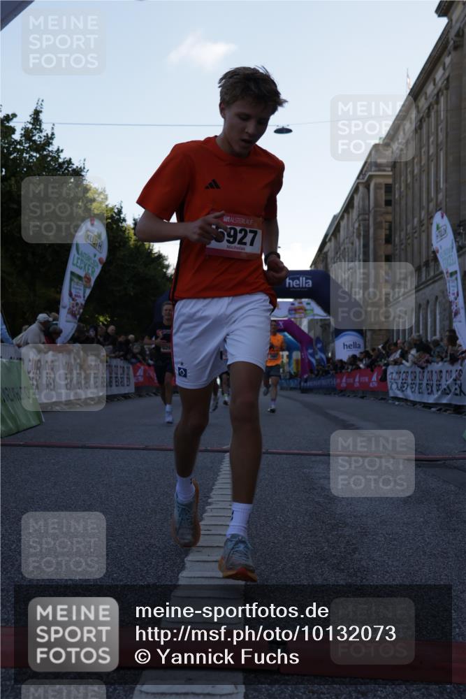 06.09.2026 - CURREX Alsterlauf Yannick Fuchs http://msf.ph/oto/10132073 06.09.2026 09:39:52 Ziel 2858, 3667, 3731, 3928, 4245, 4502, 5134, 5152, 5404, 5927, 5996, 6066, 6261, 8012, 8254 meine-sportfotos.de