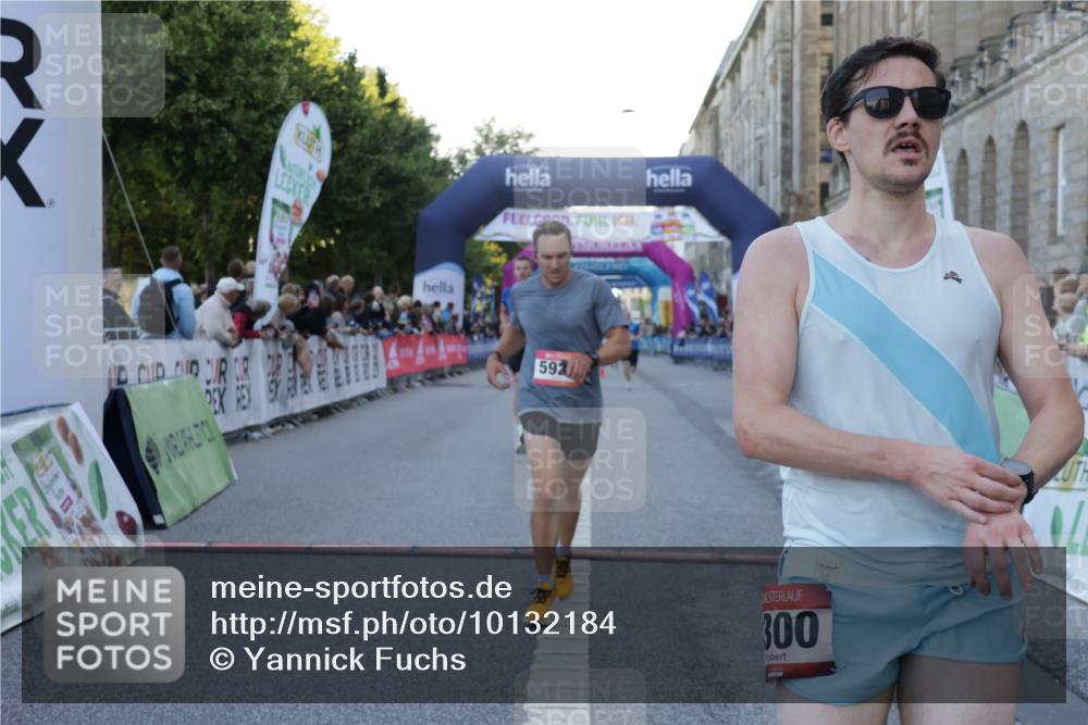 06.09.2026 - CURREX Alsterlauf Yannick Fuchs http://msf.ph/oto/10132184 06.09.2026 09:40:09 Ziel 2211, 2831, 3300, 5150, 5925 meine-sportfotos.de