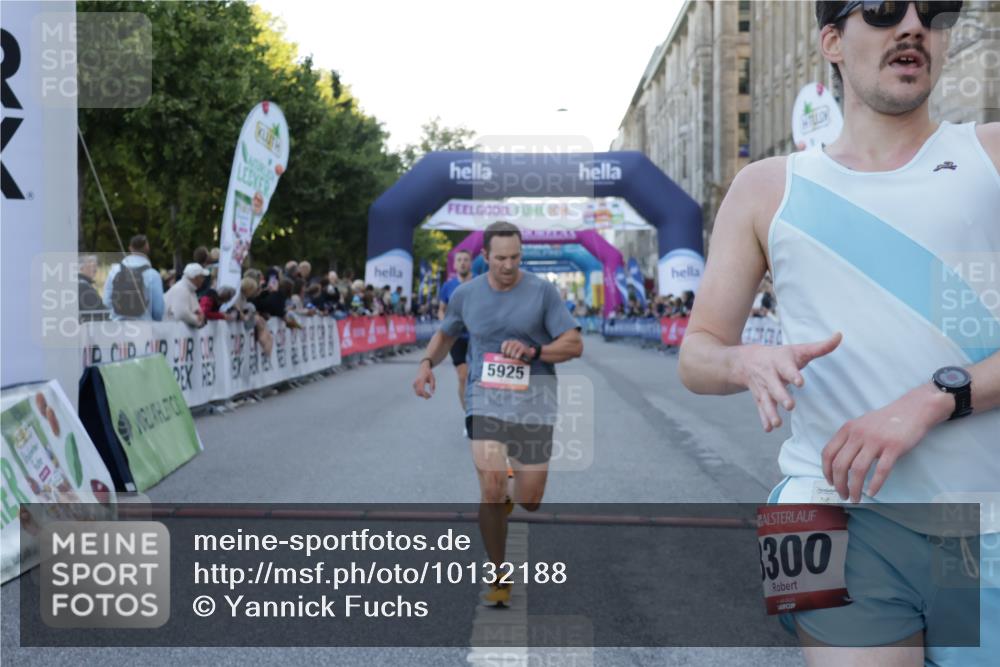 06.09.2026 - CURREX Alsterlauf Yannick Fuchs http://msf.ph/oto/10132188 06.09.2026 09:40:09 Ziel 2211, 2831, 3300, 5150, 5925 meine-sportfotos.de
