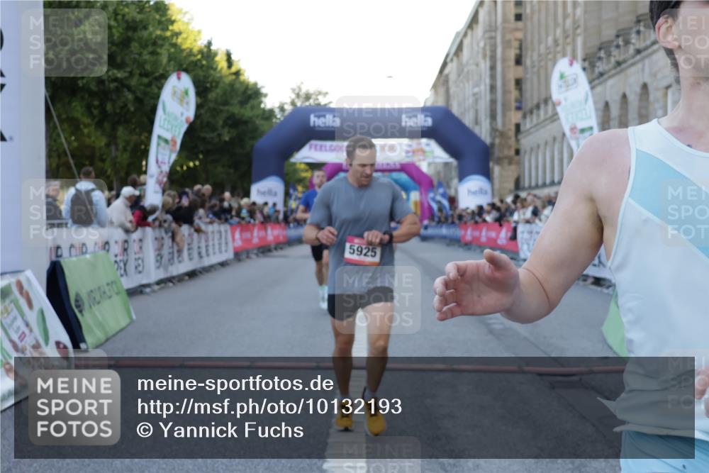 06.09.2026 - CURREX Alsterlauf Yannick Fuchs http://msf.ph/oto/10132193 06.09.2026 09:40:09 Ziel 2211, 2831, 3300, 5150, 5925 meine-sportfotos.de