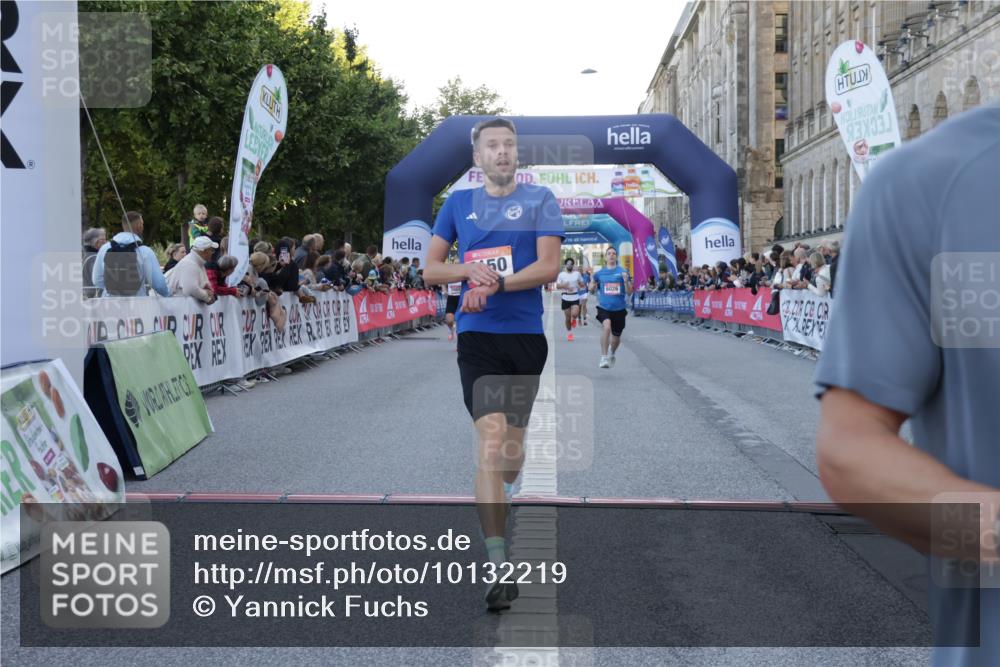 06.09.2026 - CURREX Alsterlauf Yannick Fuchs http://msf.ph/oto/10132219 06.09.2026 09:40:11 Ziel 2211, 2831, 3300, 5150, 5322, 5925, 6026 meine-sportfotos.de