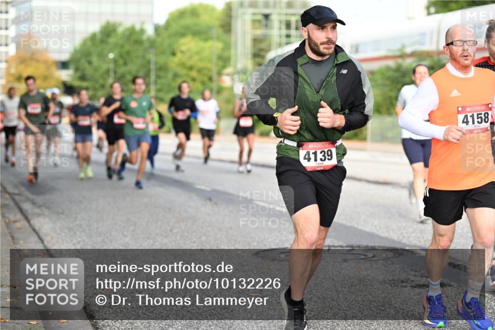 06.09.2026 - CURREX Alsterlauf Dr. Thomas Lammeyer http://msf.ph/oto/10132226 06.09.2026 09:56:11 Laufen 4139, 4158 meine-sportfotos.de