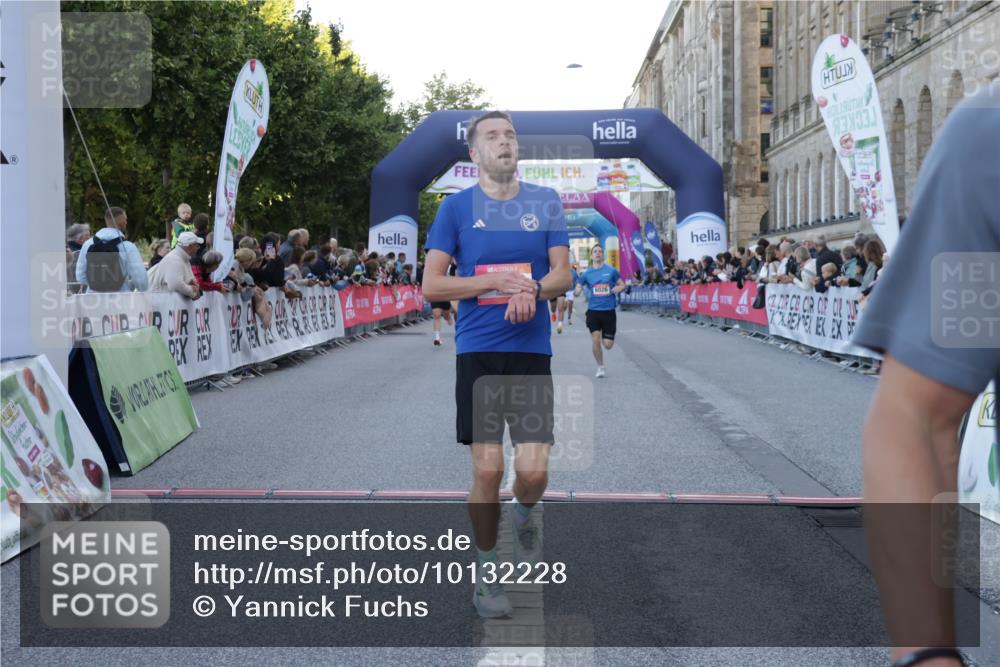 06.09.2026 - CURREX Alsterlauf Yannick Fuchs http://msf.ph/oto/10132228 06.09.2026 09:40:11 Ziel 2211, 2831, 3300, 5150, 5322, 5925, 6026 meine-sportfotos.de