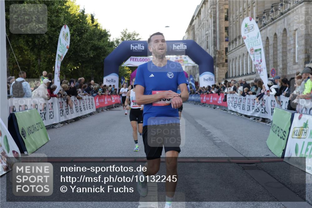 06.09.2026 - CURREX Alsterlauf Yannick Fuchs http://msf.ph/oto/10132245 06.09.2026 09:40:12 Ziel 2211, 2831, 3300, 5150, 5322, 5925, 5989, 6026 meine-sportfotos.de