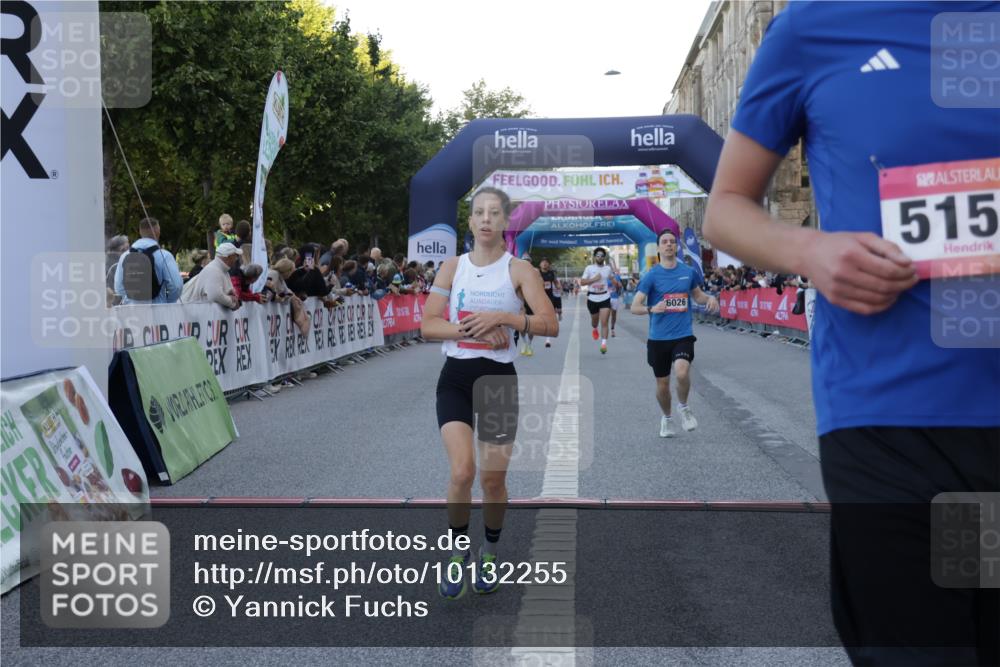 06.09.2026 - CURREX Alsterlauf Yannick Fuchs http://msf.ph/oto/10132255 06.09.2026 09:40:13 Ziel 2211, 2831, 3300, 4569, 5150, 5322, 5399, 5925, 5989, 6026 meine-sportfotos.de