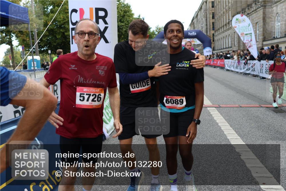 06.09.2026 - CURREX Alsterlauf Strokosch-Dieckow http://msf.ph/oto/10132280 06.09.2026 10:06:05 Ziel 2413, 2457, 2458, 3098, 3842, 3976, 4383, 4679, 4692, 4894, 5174, 5277, 5726, 5781, 6089, 6107, 6385, 8056, 8143, 8161 meine-sportfotos.de