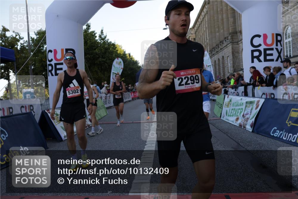 06.09.2026 - CURREX Alsterlauf Yannick Fuchs http://msf.ph/oto/10132409 06.09.2026 09:40:20 Ziel 2299, 2831, 3990, 4569, 4636, 5302, 5322, 5399, 5783, 5828, 5852, 5989, 6026, 6222 meine-sportfotos.de