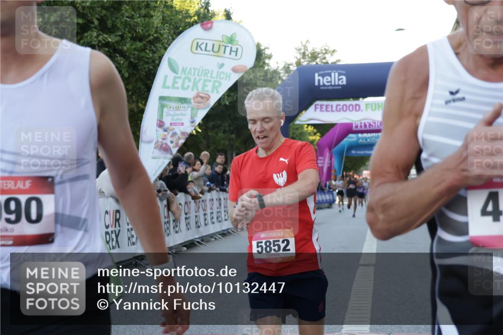 06.09.2026 - CURREX Alsterlauf Yannick Fuchs http://msf.ph/oto/10132447 06.09.2026 09:40:25 Ziel 2299, 3990, 4569, 4636, 5302, 5399, 5783, 5828, 5852, 6222 meine-sportfotos.de