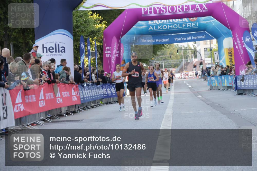 06.09.2026 - CURREX Alsterlauf Yannick Fuchs http://msf.ph/oto/10132486 06.09.2026 09:40:27 Ziel 3990, 4636, 5783, 5828, 5852, 6222 meine-sportfotos.de