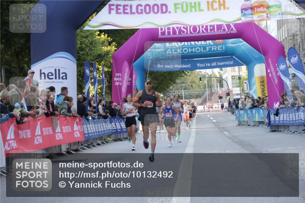 06.09.2026 - CURREX Alsterlauf Yannick Fuchs http://msf.ph/oto/10132492 06.09.2026 09:40:27 Ziel 3990, 4636, 5783, 5828, 5852, 6222 meine-sportfotos.de