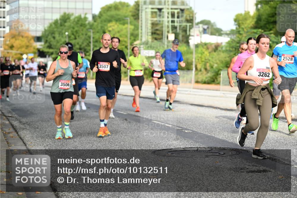 06.09.2026 - CURREX Alsterlauf Dr. Thomas Lammeyer http://msf.ph/oto/10132511 06.09.2026 09:56:41 Laufen 3506, 2112, 3507, 3262, 3262, 2528 meine-sportfotos.de