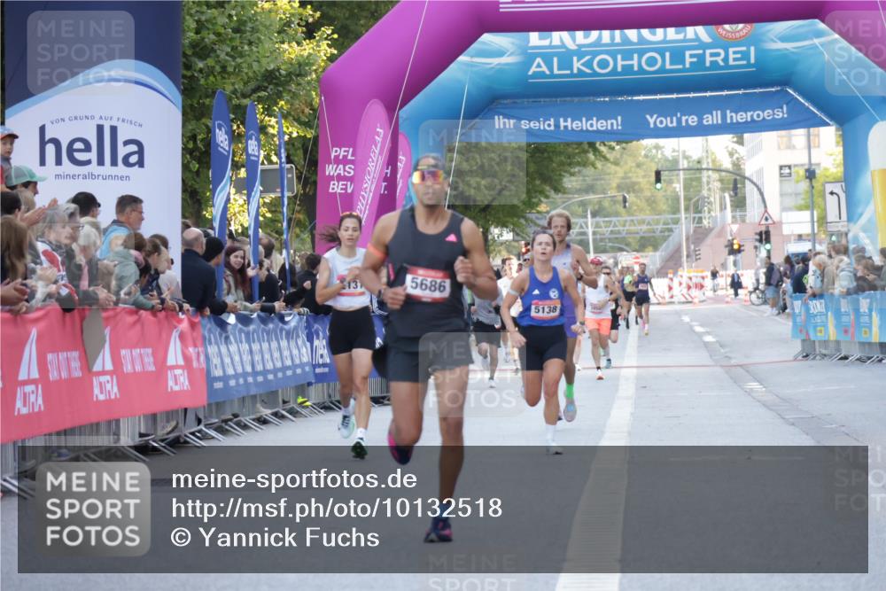 06.09.2026 - CURREX Alsterlauf Yannick Fuchs http://msf.ph/oto/10132518 06.09.2026 09:40:29 Ziel 3990, 4636, 5686, 5852 meine-sportfotos.de