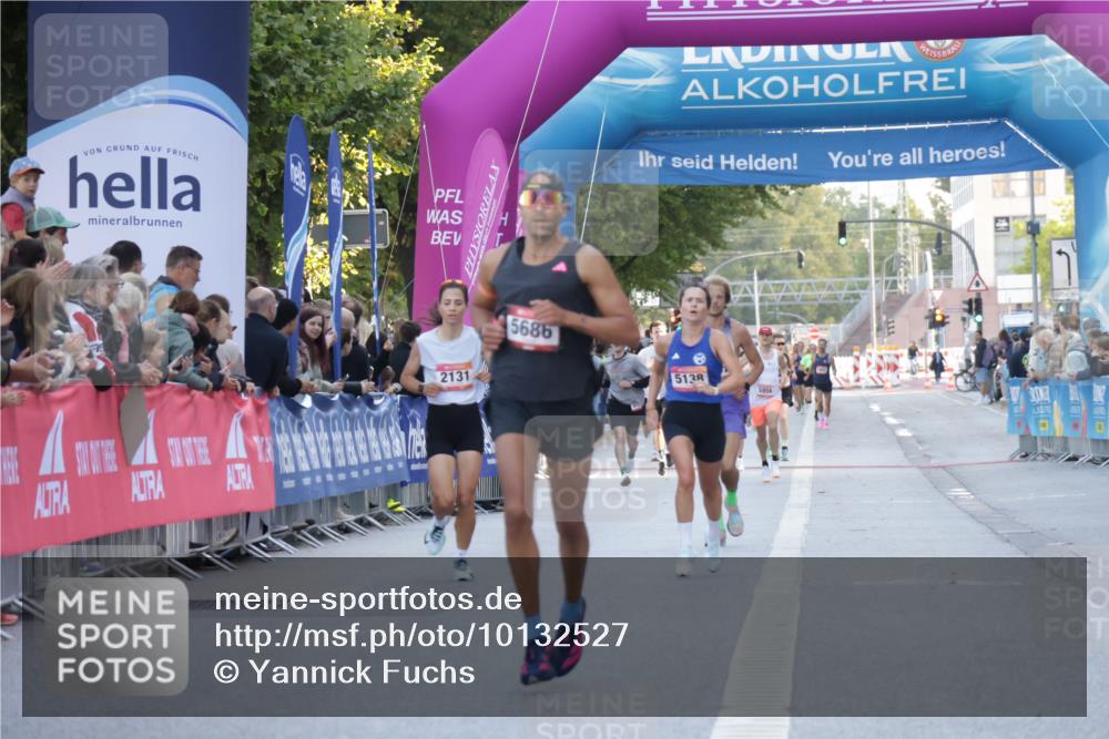 06.09.2026 - CURREX Alsterlauf Yannick Fuchs http://msf.ph/oto/10132527 06.09.2026 09:40:29 Ziel 3990, 4636, 5686, 5852 meine-sportfotos.de