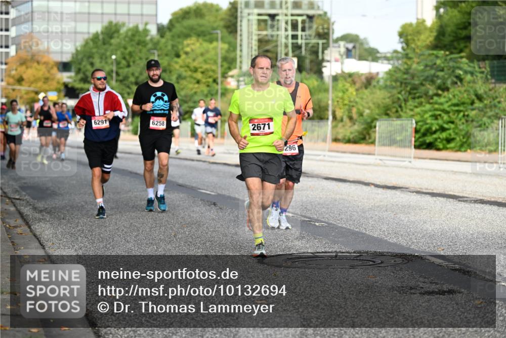 06.09.2026 - CURREX Alsterlauf Dr. Thomas Lammeyer http://msf.ph/oto/10132694 06.09.2026 09:56:59 Laufen 6291, 6258, 2671, 296 meine-sportfotos.de