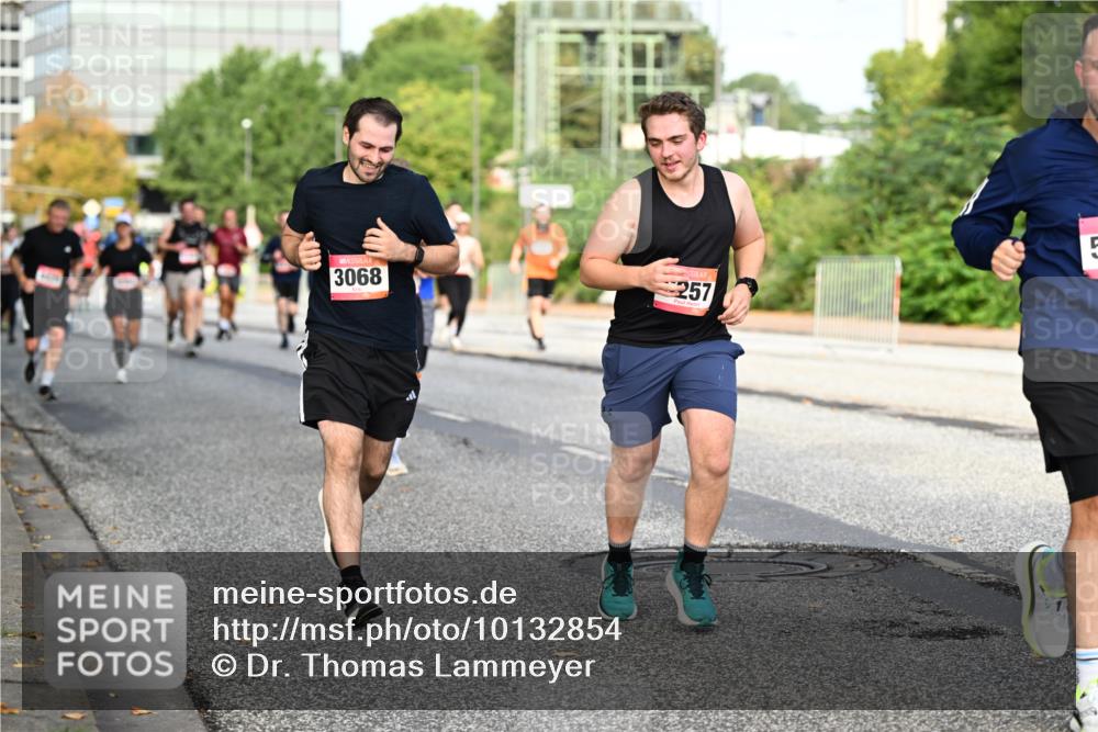 06.09.2026 - CURREX Alsterlauf Dr. Thomas Lammeyer http://msf.ph/oto/10132854 06.09.2026 09:57:15 Laufen 3068, 257 meine-sportfotos.de