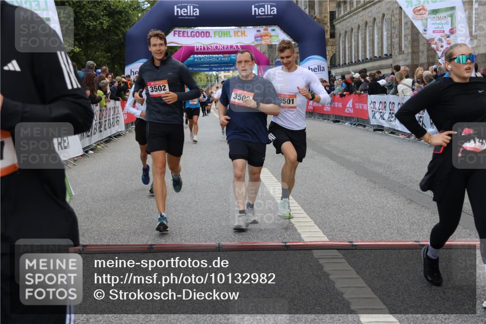 06.09.2026 - CURREX Alsterlauf Strokosch-Dieckow http://msf.ph/oto/10132982 06.09.2026 10:06:50 Ziel 2270, 2428, 2745, 2934, 3142, 3143, 3500, 3501, 3502, 3537, 3675, 3855, 4347, 5143, 5167, 5471, 6275, 6285, 8017 meine-sportfotos.de