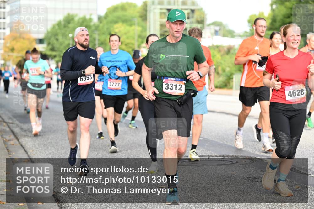 06.09.2026 - CURREX Alsterlauf Dr. Thomas Lammeyer http://msf.ph/oto/10133015 06.09.2026 09:57:30 Laufen 6353, 3727, 3312, 4628 meine-sportfotos.de