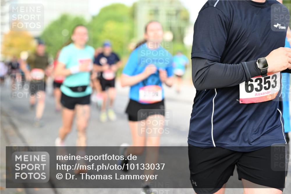 06.09.2026 - CURREX Alsterlauf Dr. Thomas Lammeyer http://msf.ph/oto/10133037 06.09.2026 09:57:33 Laufen 6353 meine-sportfotos.de