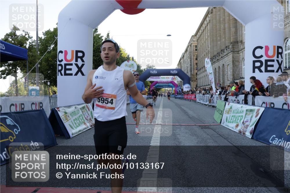 06.09.2026 - CURREX Alsterlauf Yannick Fuchs http://msf.ph/oto/10133167 06.09.2026 09:40:52 Ziel 3786, 4657, 4807, 5343, 5383, 5768, 5954, 5956, 6129, 6196, 6295 meine-sportfotos.de