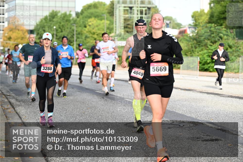 06.09.2026 - CURREX Alsterlauf Dr. Thomas Lammeyer http://msf.ph/oto/10133309 06.09.2026 09:58:00 Laufen 60, 3280, 4608, 2733, 4049, 5669 meine-sportfotos.de