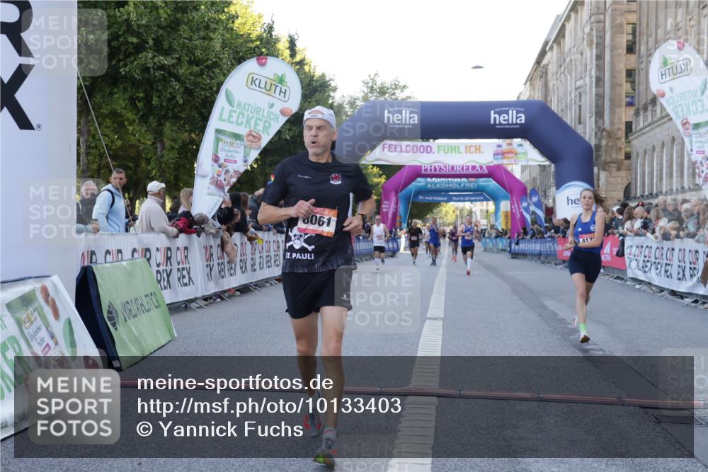 06.09.2026 - CURREX Alsterlauf Yannick Fuchs http://msf.ph/oto/10133403 06.09.2026 09:41:02 Ziel 4172, 4657, 4758, 5383, 5602, 8061 meine-sportfotos.de
